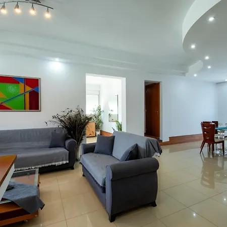 Di Georgia アファンドウ